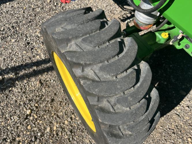 John Deere 3033R