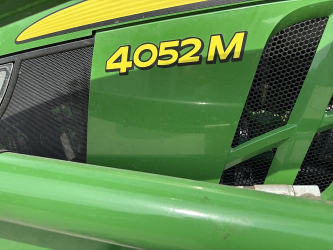 John Deere 4052M