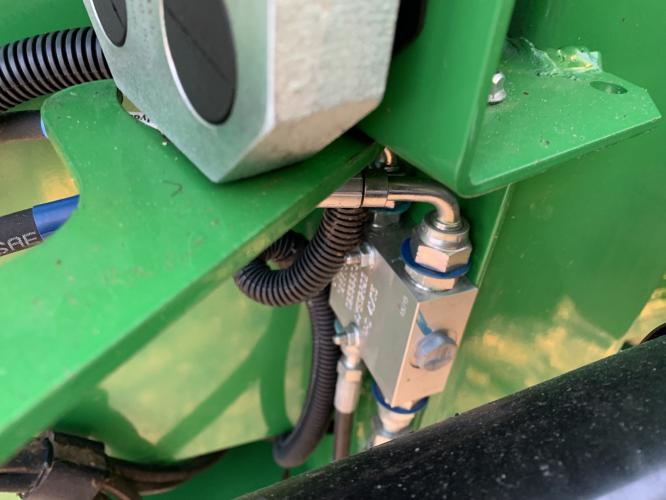 John Deere 608C