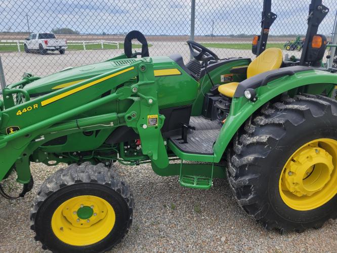 John Deere 4052R