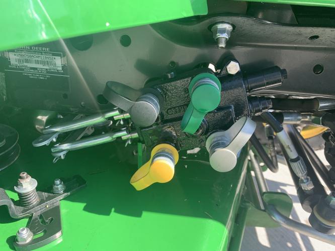 John Deere X758