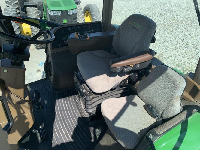John Deere 8130