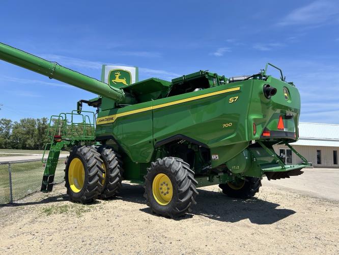 John Deere S7 700