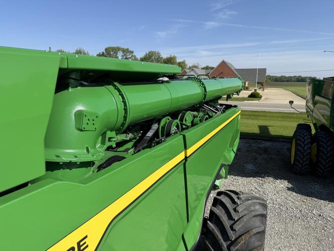 John Deere X9 1000