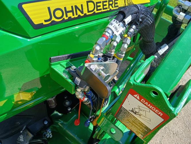 John Deere 1025R