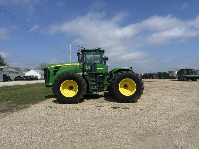 John Deere 9530