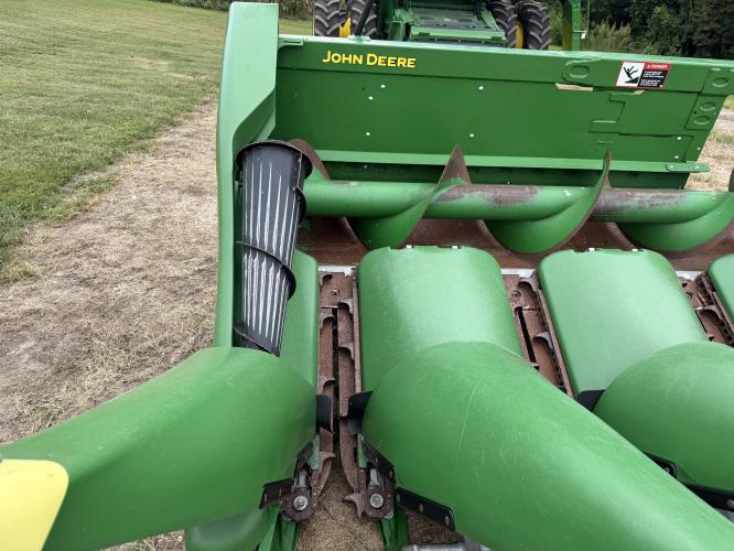 John Deere C8R