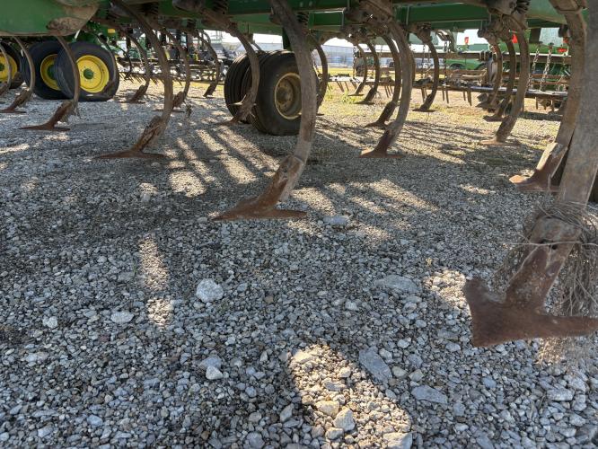 John Deere 2210