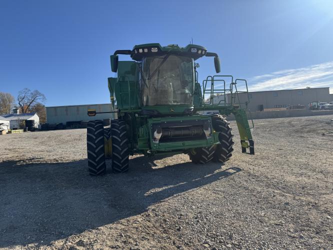 John Deere S7 700