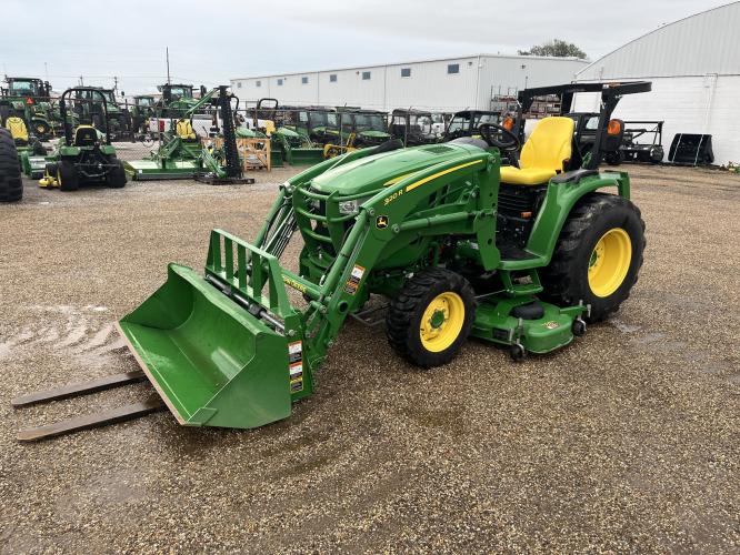 John Deere 3046R