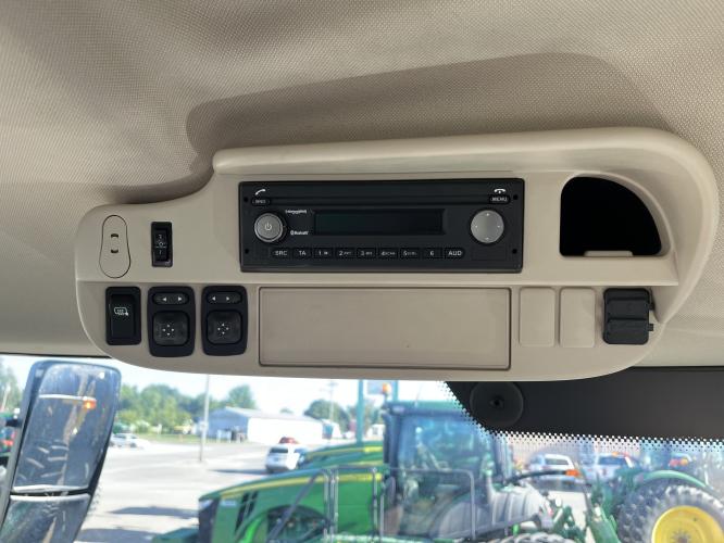 John Deere 6215R