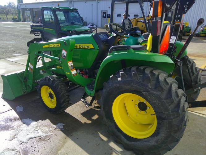 John Deere 3038E