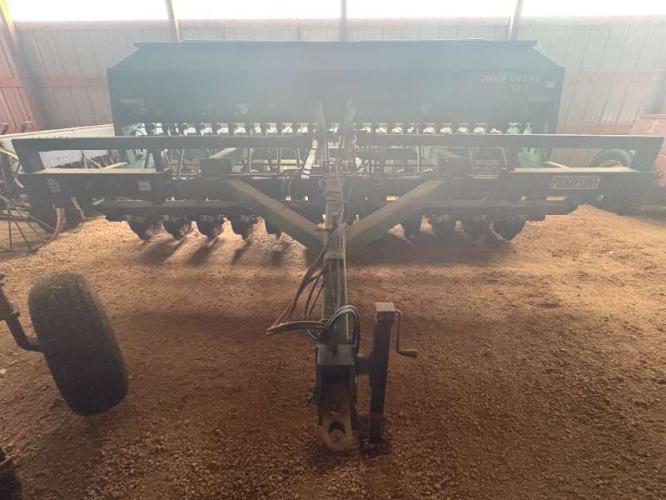 John Deere 1560