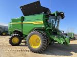 John Deere S7 700