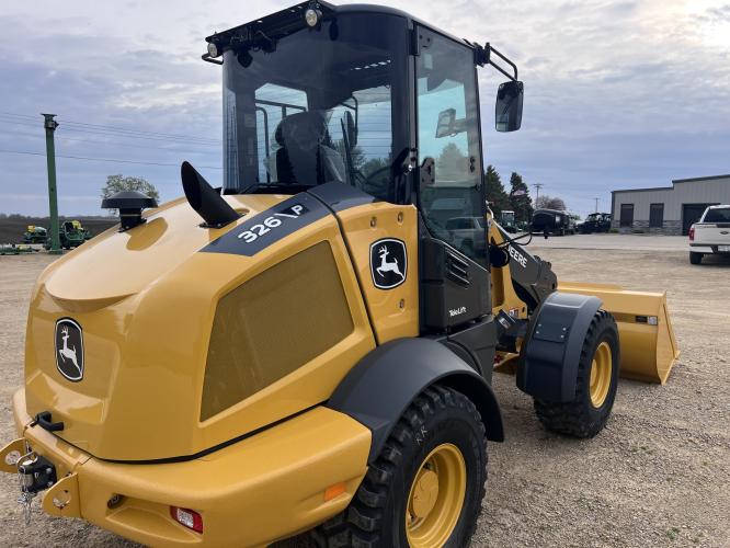 John Deere 326 P