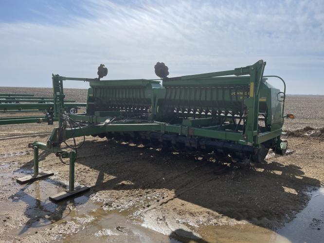 John Deere 1560