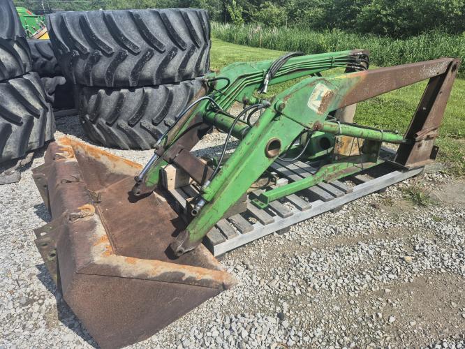 John Deere 148