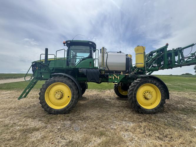 John Deere R4038