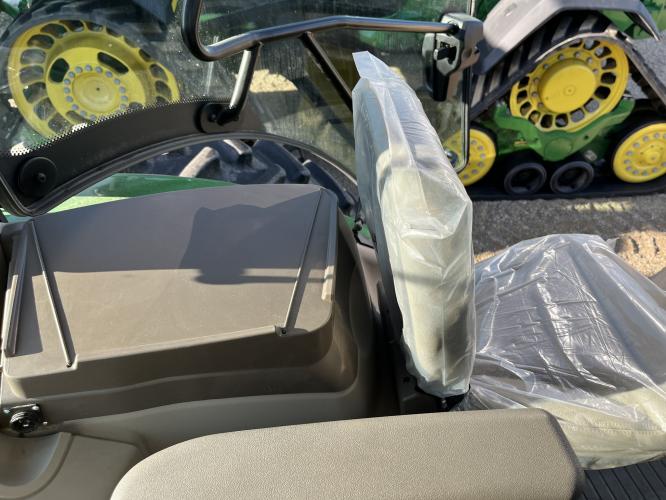 John Deere 6215R