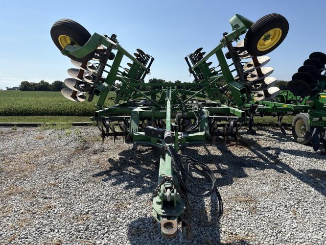 John Deere 2720