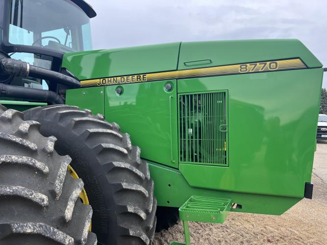 John Deere 8770