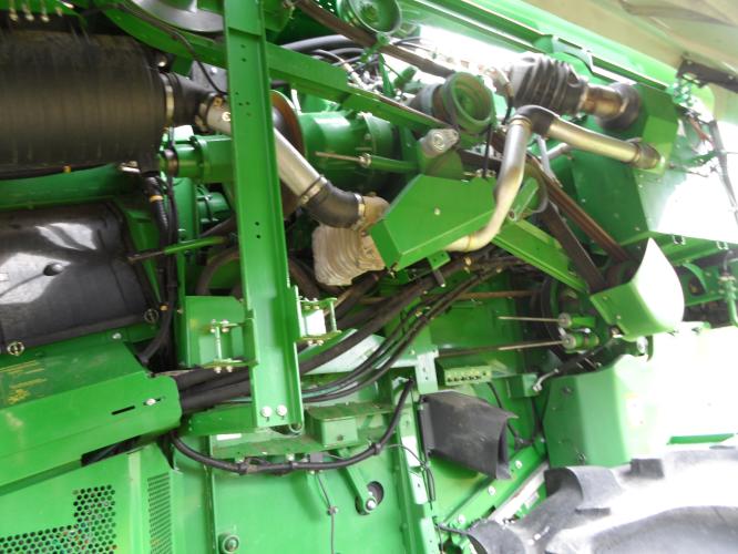 John Deere S670