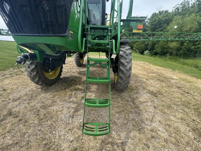 John Deere R4038