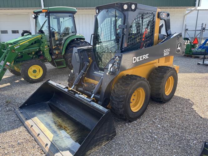 John Deere 320G