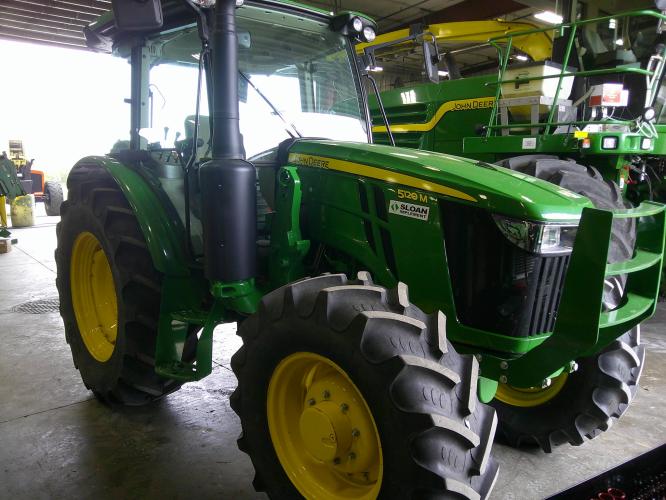 John Deere 5120M