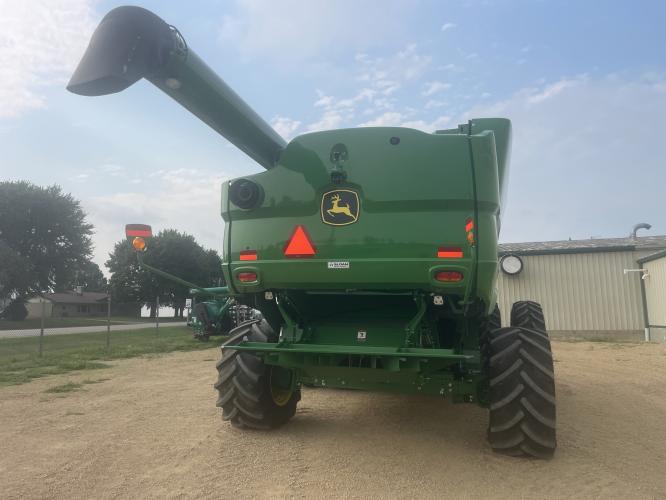 John Deere S760