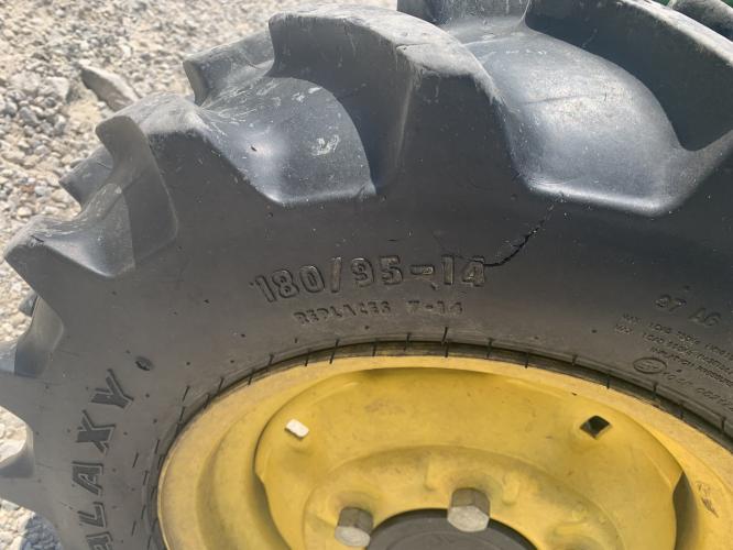 John Deere 3038E