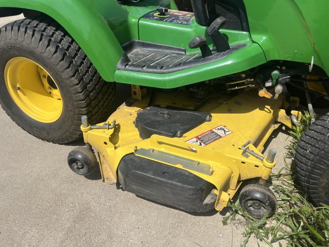 John Deere X740
