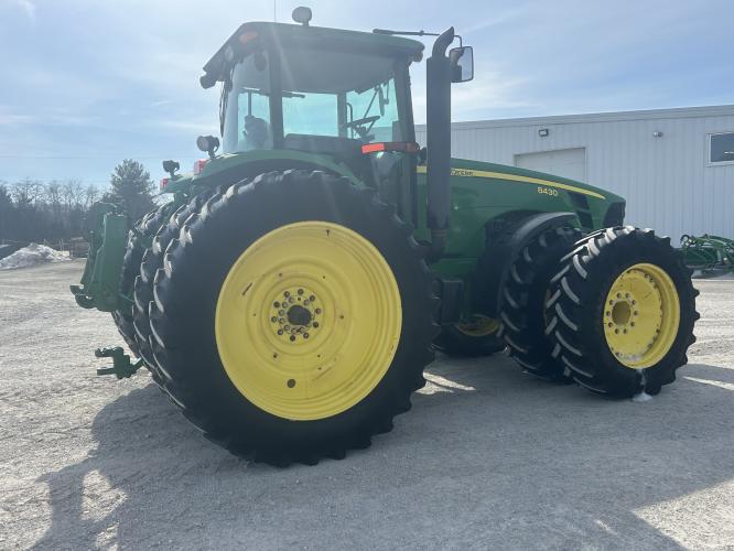 John Deere 8430