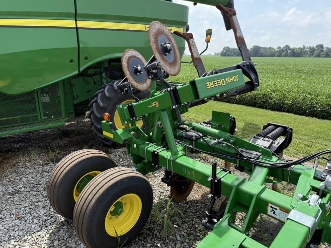 John Deere 2100