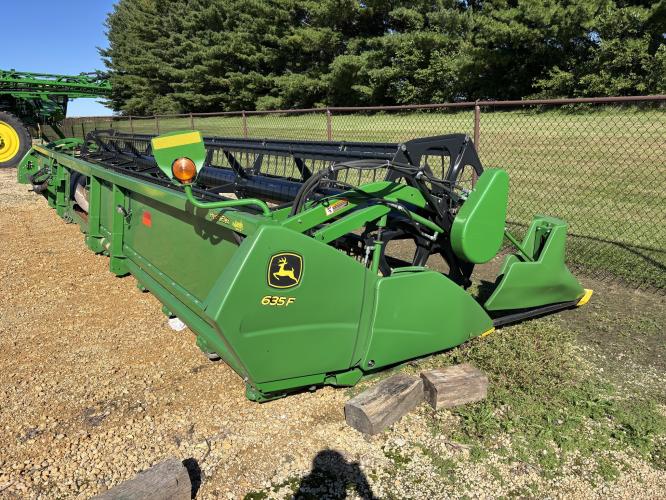John Deere 635F