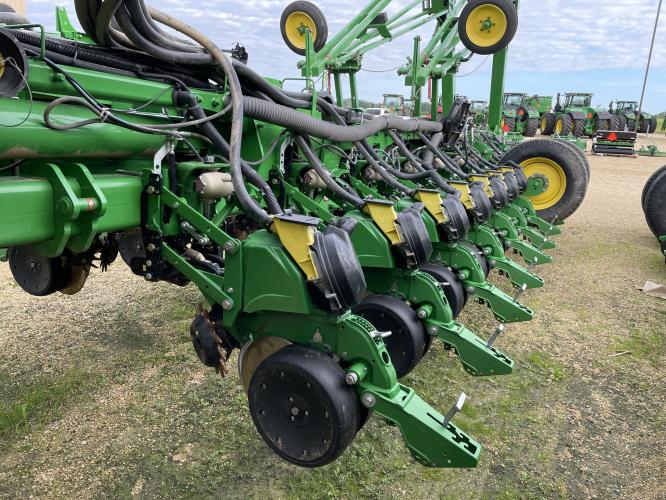 John Deere 1775NT