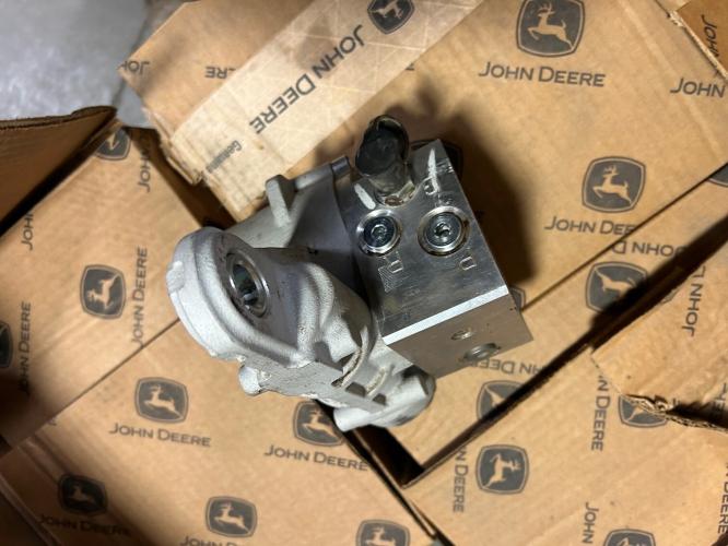 John Deere AA104893-A105601 - INDIVIDUAL ROW HYDRAULIC DOWN FORCE CYLINDER W/ BRACKET