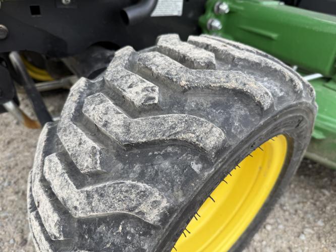 John Deere 1023E