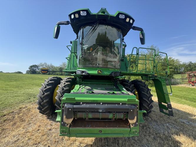 John Deere S7 700