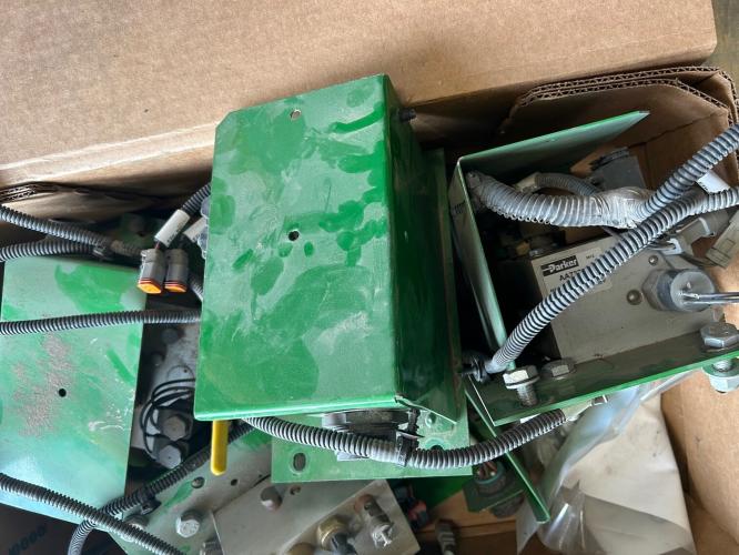 John Deere AA88062 VALVE BLOCK ASSEMBLY