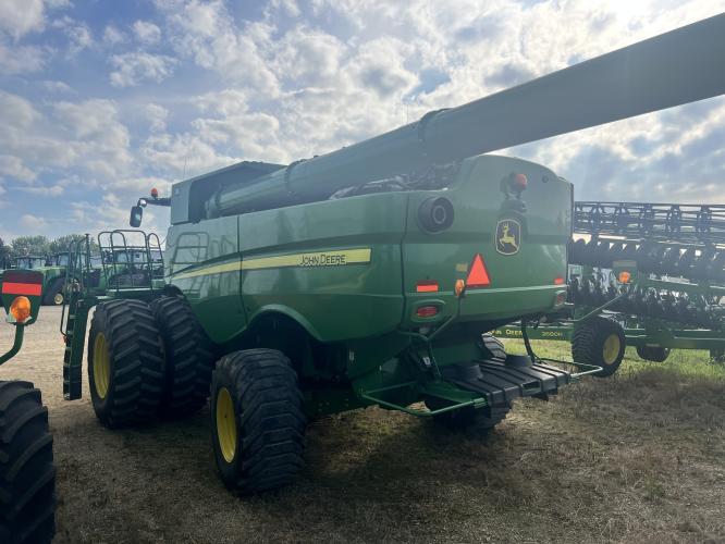 John Deere S680