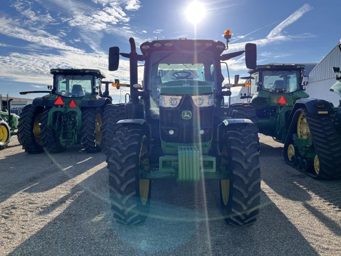 John Deere 6215R