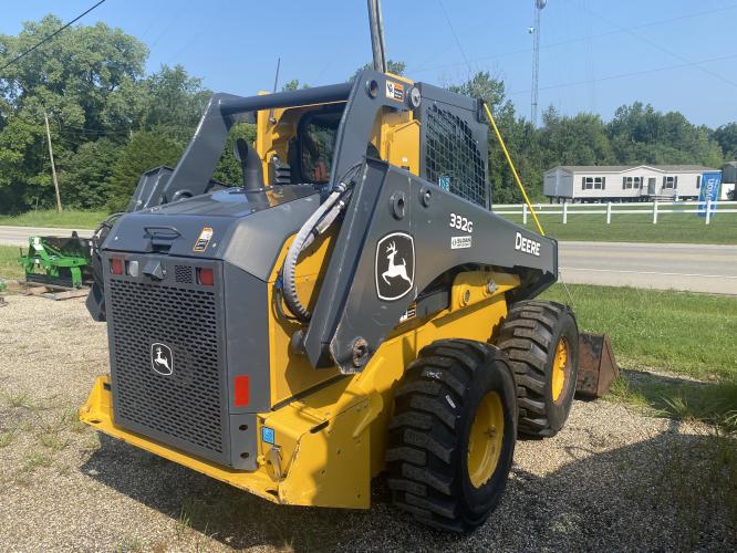 John Deere 332G