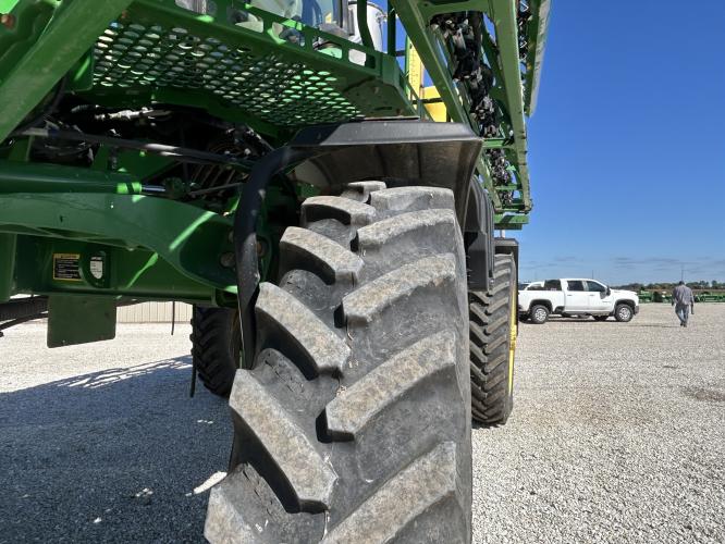 John Deere R4038