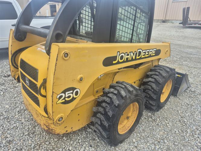 John Deere 250-II