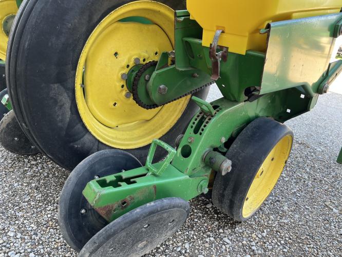 John Deere 7200