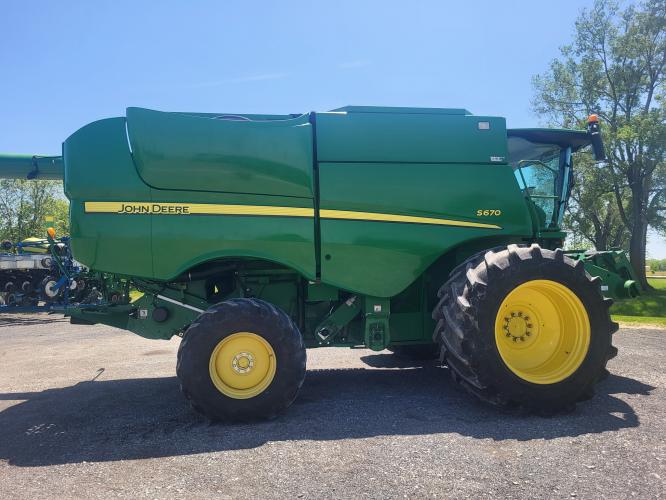 John Deere S670