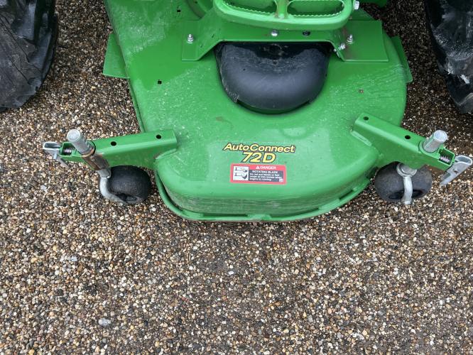 John Deere 3046R