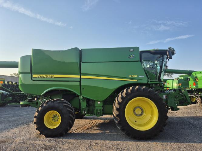 John Deere S790