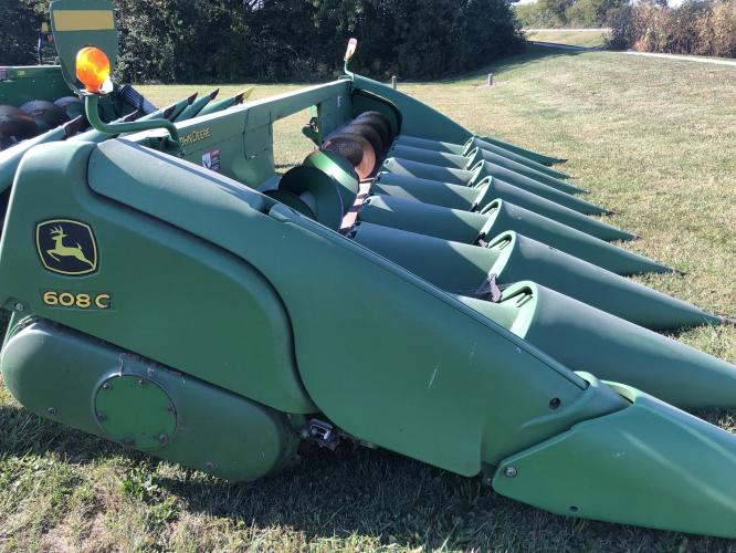 John Deere 608C